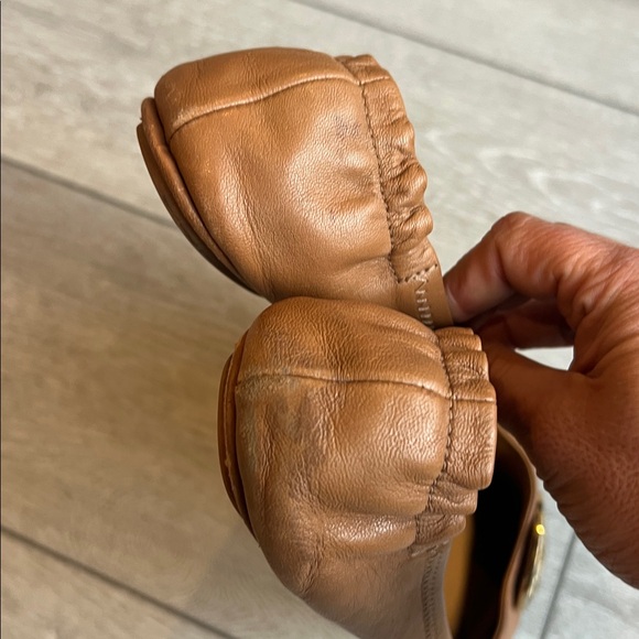 Tory Burch Mini travel Brown Naya leather Flats with gold logo size 10 - Picture 7 of 10